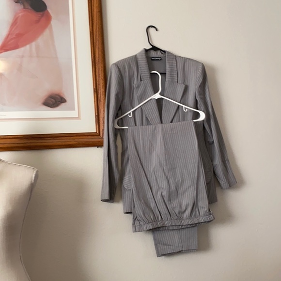 ❤️ First Concepts pant suit. Pin strip 11/12 - Picture 1 of 5